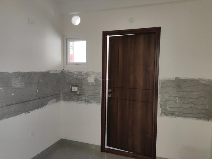 Hallmark Skyrena Main Image 1