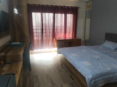 Bedroom Image of 435 Sq.ft 1 RK Apartment / Flat for rent in Paramount Golfforeste Premium Apartments, Surajpur Greater Noida for Rs. 15010
