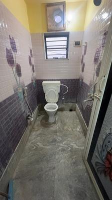 Bathroom Image of 450 Sq.ft 1 BHK Apartment / Flat for rent in Keshtopur Kolkata for Rs. 8800