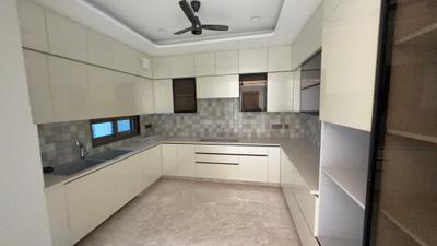 Kitchen Image of 2250 Sq.ft 3 BHK Builder Floor for sale in BPTP Amstoria , Sector 102 Gurgaon for Rs. 38000000