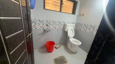 Bathroom Image of 850 Sq.ft 2 BHK Apartment / Flat for rent in Old Sangvi Pune for Rs. 20000