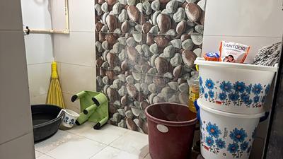 Bathroom Image of 510 Sq.ft 1 BHK Apartment / Flat for sale in Kunj Ratnakunj Heights, Waghodia Road Vadodara for Rs. 1900000