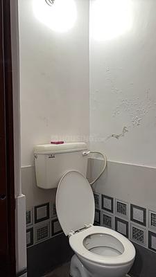 Bathroom Image of 400 Sq.ft 1 BHK Apartment / Flat for rent in ISBT Dehradun Dehradun for Rs. 17000