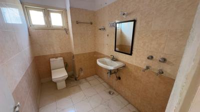 Image of 2400 Sq.ft 4 BHK Apartment / Flat for sale in Madhur Jeevan Apartments, Sector 56, Gurgaon for Rs. 27000000