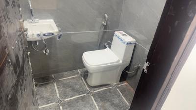 Bathroom Image of 416 Sq.ft 1 RK Builder Floor for rent in  Dayanand Colony RWA, Lajpat Nagar New Delhi for Rs. 24000