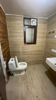 Bathroom Image of 450 Sq.ft 1 BHK Apartment / Flat for rent in Chhattarpur New Delhi for Rs. 13000