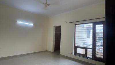Bedroom Image of 2200 Sq.ft 2 BHK Builder Floor for rent in Sector 17 Faridabad for Rs. 28000