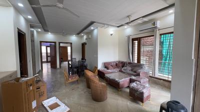 Living Room Image of 2500 Sq.ft 3 BHK Builder Floor for rent in Sector 52 Gurgaon for Rs. 70000