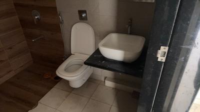 Bathroom Image of 650 Sq.ft 1 BHK Apartment / Flat for rent in Paranjape Blueridge The Groves, Hinjawadi Pune for Rs. 24999