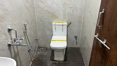 Bathroom Image of 1500 Sq.ft 1 BHK Apartment / Flat for rent in Scheme No 54 Indore for Rs. 21000