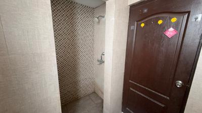 Bathroom Image of 584 Sq.ft 1 BHK Apartment / Flat for rent in Aditya Urban Homes Phase 1A, Bamheta Village Ghaziabad for Rs. 9500