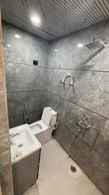Bathroom Image of 650 Sq.ft 1 BHK Apartment / Flat for sale in Indirapuram Ghaziabad for Rs. 4500000