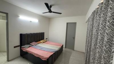 Bedroom Image of 2188 Sq.ft 3 BHK Apartment / Flat for rent in Vinayak Sapphire, Sargasan Gandhinagar for Rs. 25000