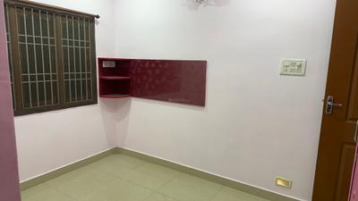 Bedroom Image of 1300 Sq.ft 3.5 BHK Builder Floor for rent in Padi Chennai for Rs. 35000