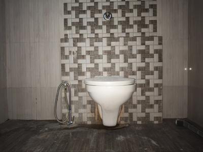 Bathroom Image of 950 Sq.ft 2 BHK Apartment / Flat for rent in BR Patel Siddharth Enclave, Harni Vadodara for Rs. 15000