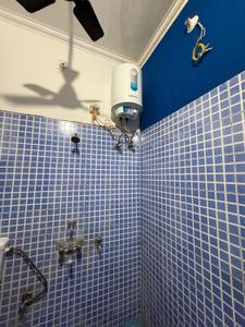 Bathroom Image of 900 Sq.ft 2 BHK Builder Floor for rent in ADA Colony Aligarh for Rs. 16000