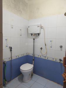 Bathroom Image of 900 Sq.ft 2 BHK Apartment / Flat for rent in Choolaimedu Chennai for Rs. 25000