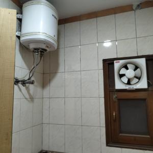 Bathroom Image of 500 Sq.ft 1 RK Independent House for rent in Alaknanda New Delhi for Rs. 19000