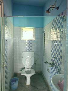 Bathroom Image of 700 Sq.ft 2 BHK Apartment / Flat for sale in Mukundapur Kolkata for Rs. 3000000