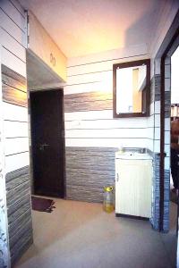 Kitchen Image of 675 Sq.ft 2 BHK Apartment / Flat for sale in Pethapur Gandhinagar for Rs. 2950000