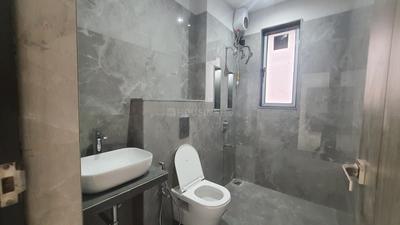 Bathroom Image of 1050 Sq.ft 2 BHK Apartment / Flat for sale in Rishabraj Blue Lotus, Khar West Mumbai for Rs. 37300000