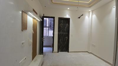 Bedroom Image of 900 Sq.ft 3 BHK Builder Floor for rent in Pitampura New Delhi for Rs. 50000