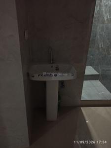 Bathroom Image of 900 Sq.ft 2 BHK Builder Floor for rent in Noida Extension Greater Noida for Rs. 12000
