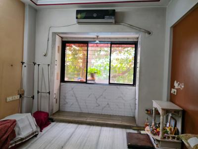 Bedroom Image of 810 Sq.ft 2 BHK Apartment / Flat for sale in Vile Parle East Mumbai for Rs. 33000000