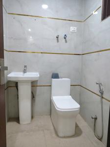 Common Bathroom Two Image of 2000 Sq.ft 4 BHK Builder Floor for rent in Chhattarpur New Delhi for Rs. 45000