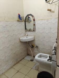 Bathroom Image of 700 Sq.ft 1.5 BHK Independent House for rent in Beta I Greater Noida for Rs. 20000