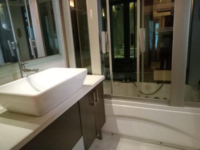 Bathroom Image of 4500 Sq.ft 4 BHK Builder Floor for rent in Maharani Bagh New Delhi for Rs. 340000