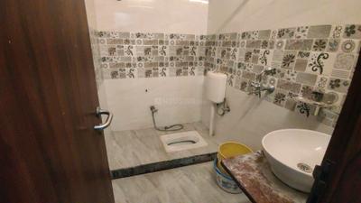 Bathroom Image of 1000 Sq.ft 2 BHK Apartment / Flat for rent in Mahmoorganj Varanasi for Rs. 22000