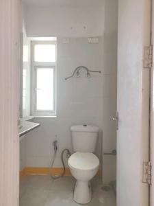 Common Bathroom Image of 1050 Sq.ft 2 BHK Apartment / Flat for sale in BPTP Princess Park, Sector 86 Faridabad for Rs. 7800000