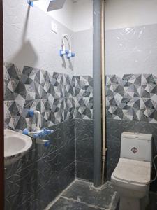 Common Bathroom Image of 1050 Sq.ft 2 BHK Apartment / Flat for sale in Sector 49 Noida for Rs. 4100000