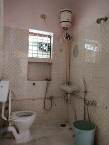 Common Bathroom Image of 1000 Sq.ft 3 BHK Independent House for rent in Wilson Garden Bengaluru for Rs. 38000