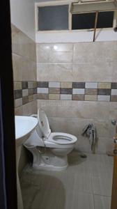 Bathroom Image of 1250 Sq.ft 2 BHK Builder Floor for rent in Gomti Nagar Lucknow for Rs. 16000