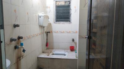 Bathroom Image of 500 Sq.ft 1 BHK Apartment / Flat for rent in Keshtopur Kolkata for Rs. 9000