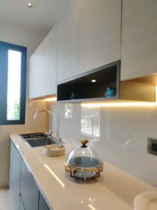 Kitchen Image of 1502 Sq.ft 2 BHK Apartment / Flat for sale in Emaar Digi Homes, Sector 62 Gurgaon for Rs. 35000000