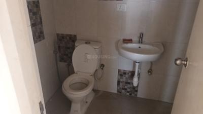 Bathroom Image of 880 Sq.ft 1.5 BHK Apartment / Flat for sale in Mahindra Happinest Kalyan Project A, Bhiwandi Thane for Rs. 5500000