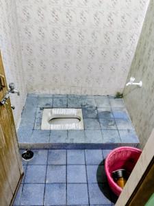 Bathroom Image of 800 Sq.ft 2 BHK Apartment / Flat for rent in Adambakkam Chennai for Rs. 22000