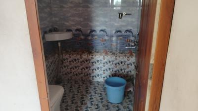 Bathroom Image of 400 Sq.ft 1 RK Independent House for rent in Sukhliya Indore for Rs. 6000