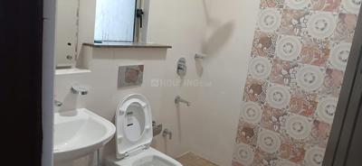Bathroom Image of 1300 Sq.ft 3 BHK Apartment / Flat for rent in Eiffel Vivassa Estate, Sultanpur Road Lucknow for Rs. 35000