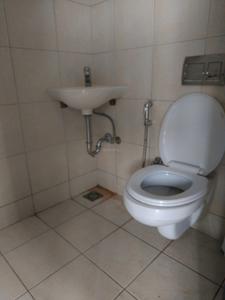 Common Bathroom Image of 2850 Sq.ft 3.5 BHK Apartment / Flat for sale in Panchshil Towers, Kharadi Pune for Rs. 45550000