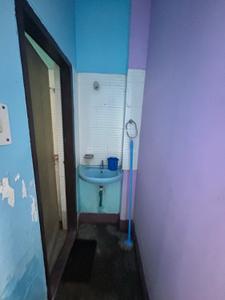 Bathroom Image of 900 Sq.ft 2 BHK Independent House for rent in Champasari Siliguri for Rs. 8000