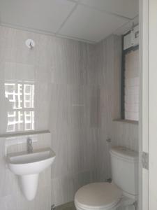 Common Bathroom Image of 950 Sq.ft 2 BHK Apartment / Flat for rent in Thane West Thane for Rs. 60000