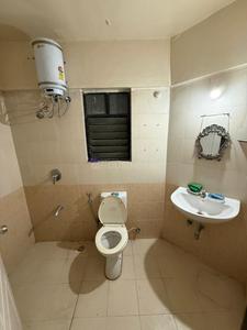 Bathroom Image of 1040 Sq.ft 2 BHK Apartment / Flat for rent in Kumar Kruti, Kalyani Nagar Pune for Rs. 45000
