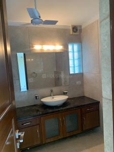 Bathroom Image of 2700 Sq.ft 3 BHK Builder Floor for rent in  RWA Defence Colony Block A, Defence Colony New Delhi for Rs. 260000