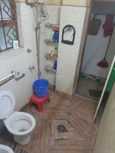 Bathroom Image of 880 Sq.ft 2 BHK Apartment / Flat for sale in Lake Town Kolkata for Rs. 3500000