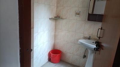 Image of 1600 Sq.ft 3 BHK Apartment / Flat for rent in Husainganj, Lucknow for Rs. 43000