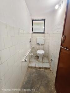 Image of 1500 Sq.ft 3 BHK Apartment / Flat for rent in Sayajiganj, Vadodara for Rs. 15000